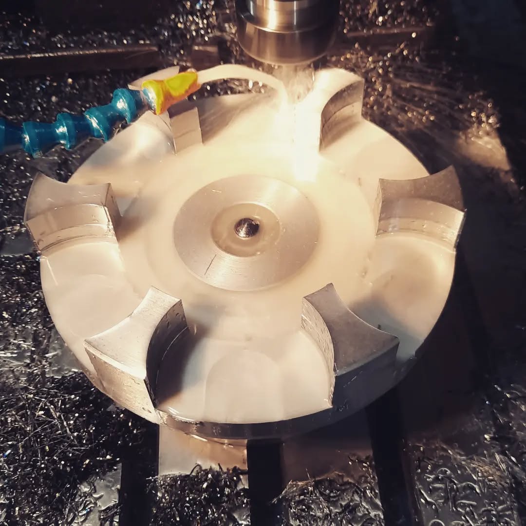 Mecanizado CNC de acople para bomba hidráulica