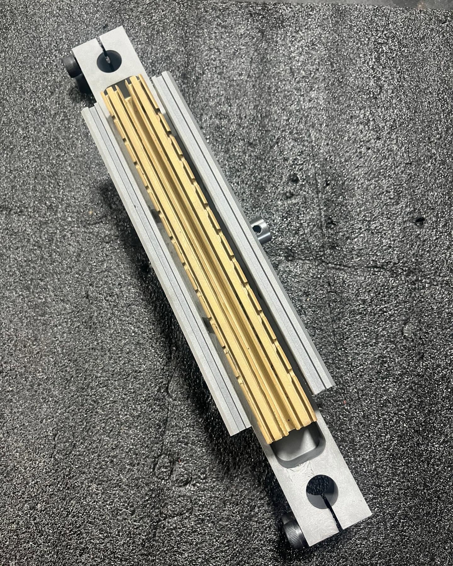 Mordaza de sellado para empaquetadora industrial